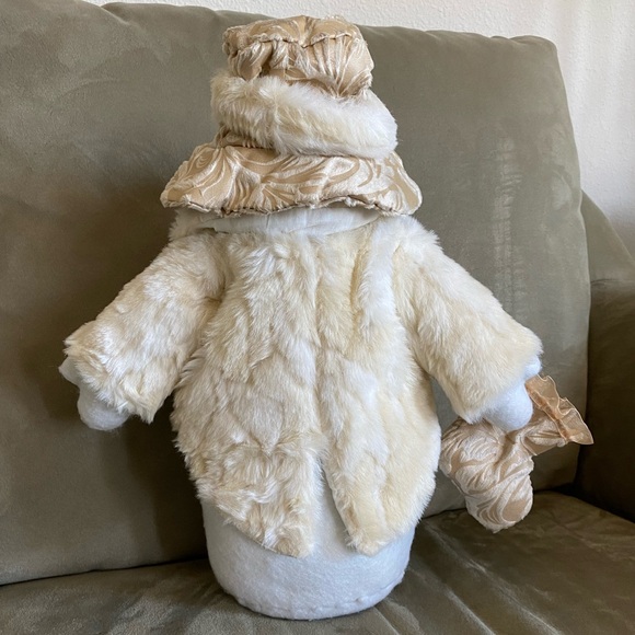 PERFECT CONDITION the elegant Snow couple, dressed for the holidays! ☃️ - Picture 8 of 10